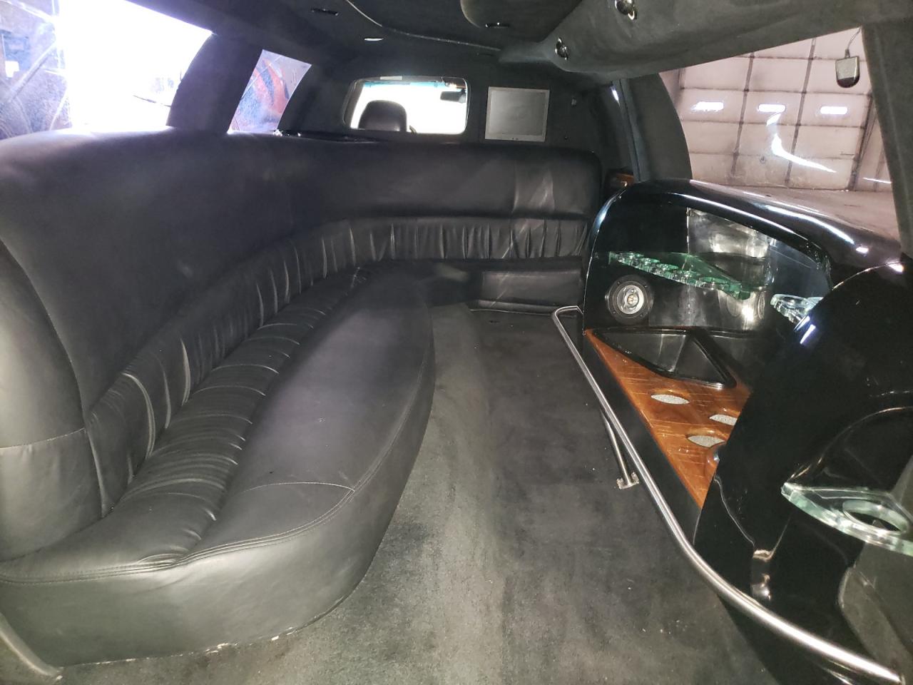 Photo 9 from auction – 2006 LINCOLN TOWN CAR E with VIN 1L1FM88W16Y602628