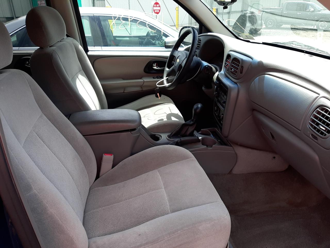 Photo 5 from auction – 2005 CHEVROLET TRAILBLAZE with VIN 1GNDT13S052355569