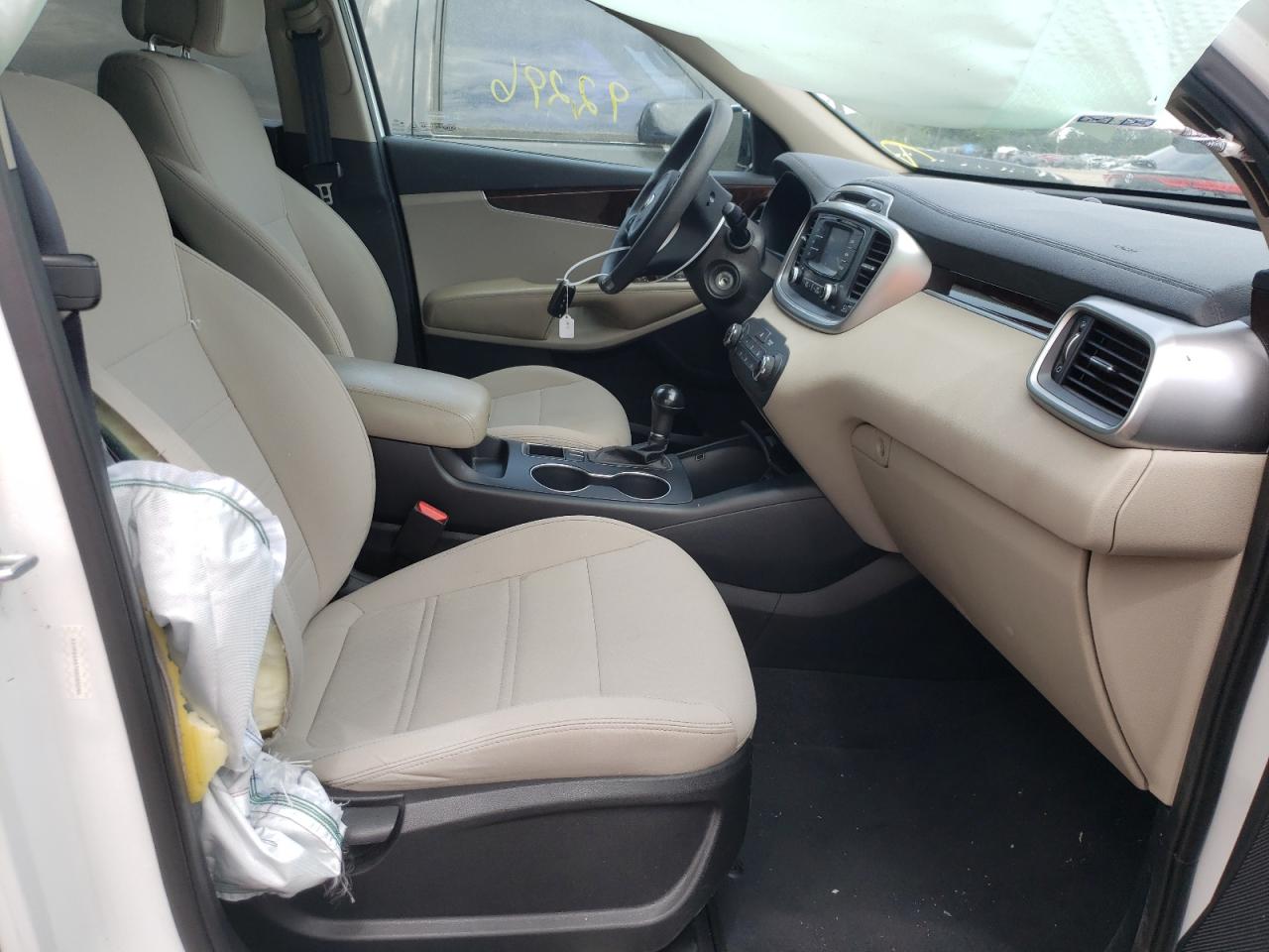 Photo 5 from auction – 2016 KIA SORENTO LX with VIN 5XYPG4A57GG085046