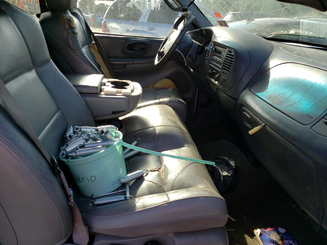 Photo 5 from auction – 2002 FORD F150 with VIN 1FTRX17W62NA28183