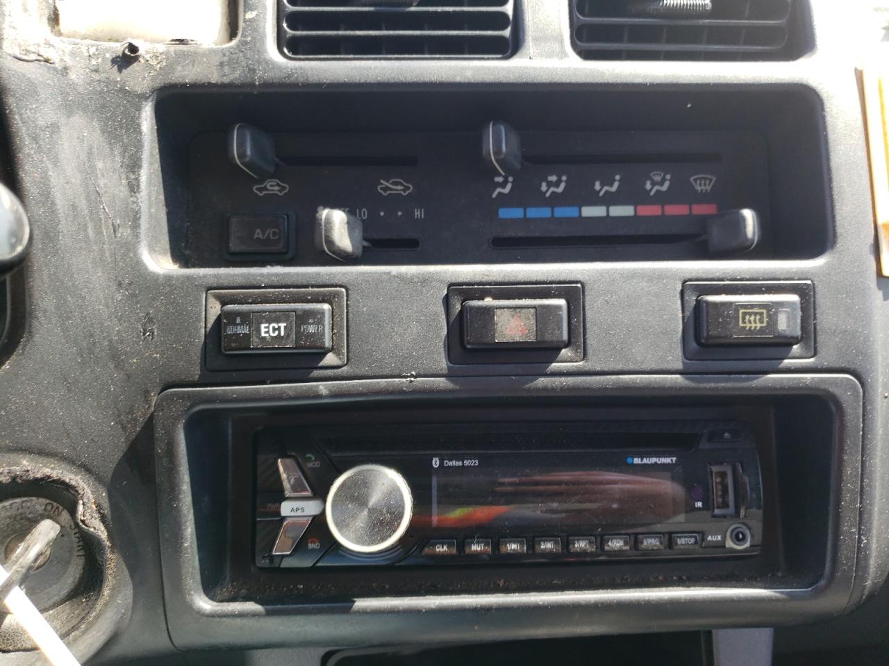 Photo 20 from auction – 1996 TOYOTA RAV4 with VIN JT3XP10VXT0002410