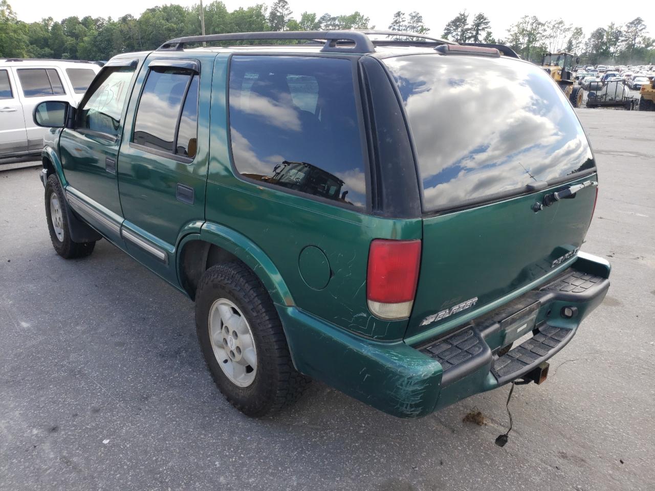 Photo 3 from auction – 2000 CHEVROLET BLAZER with VIN 1GNDT13W5YK264045