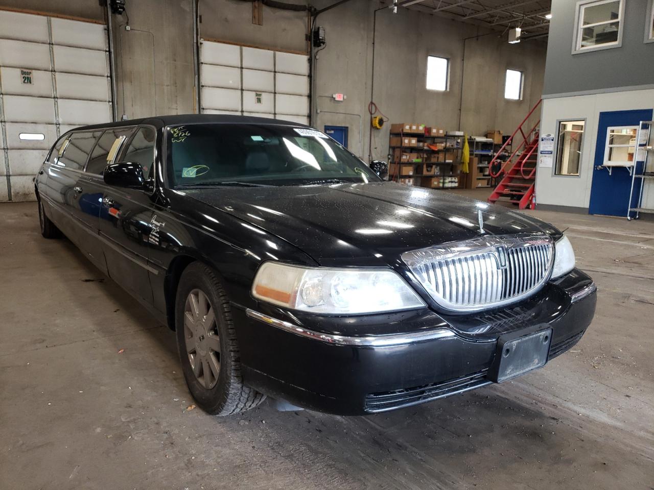 Photo 1 from auction – 2006 LINCOLN TOWN CAR E with VIN 1L1FM88W16Y602628