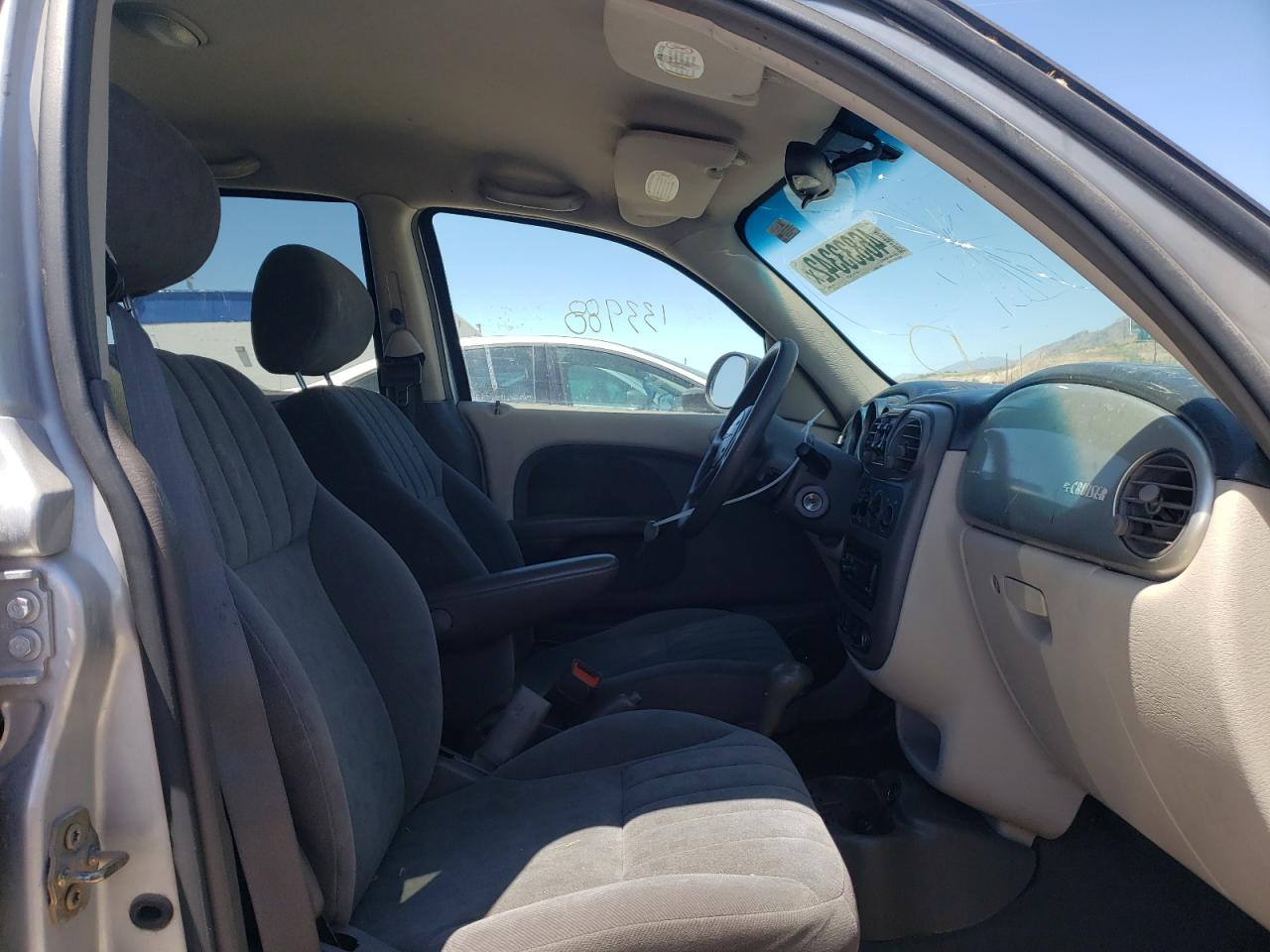 Photo 5 from auction – 2001 CHRYSLER PT CRUISER with VIN 3C4FY4BB91T626384