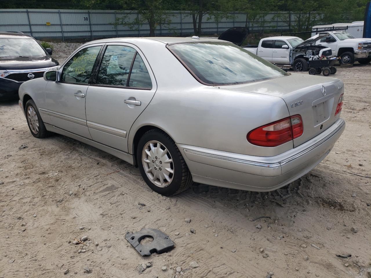 Photo 3 from auction – 2000 MERCEDES-BENZ E 320 4MAT with VIN WDBJF82J2YX036636