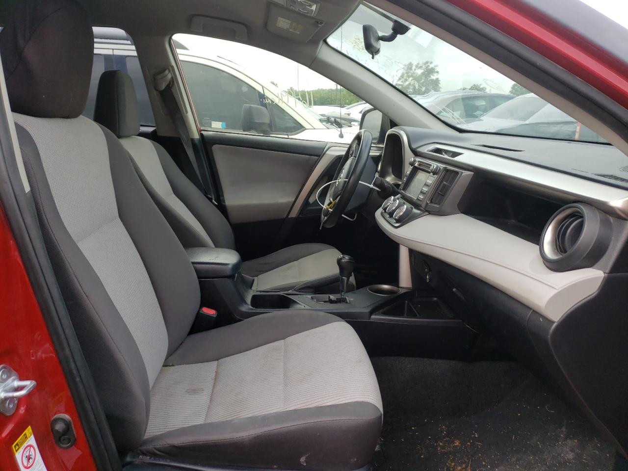 Photo 5 from auction – 2014 TOYOTA RAV4 LE with VIN JTMBFREV5EJ003185
