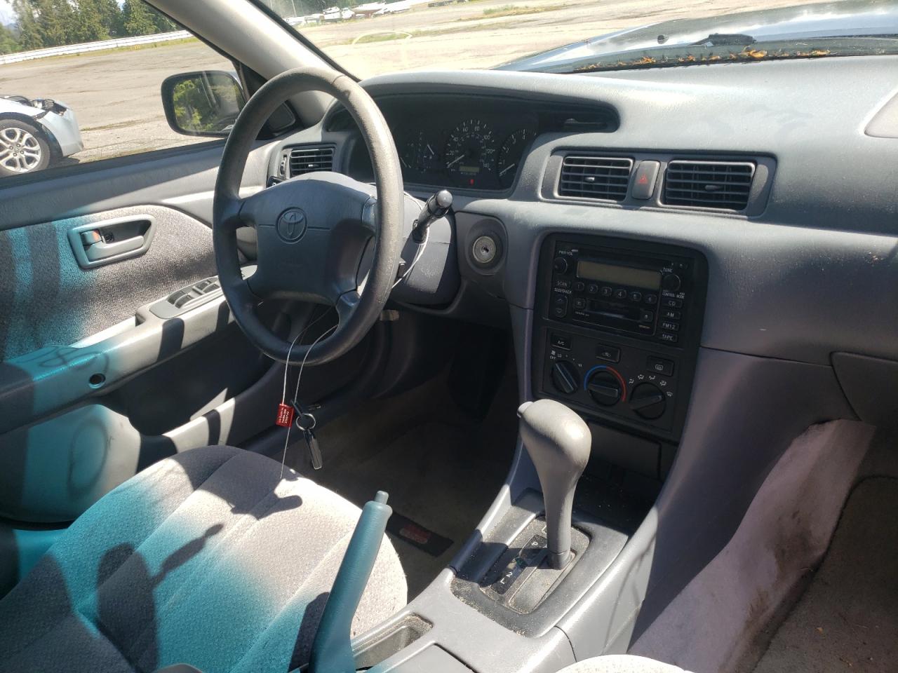 Photo 19 from auction – 2000 TOYOTA CAMRY CE with VIN 4T1BG22K6YU929429