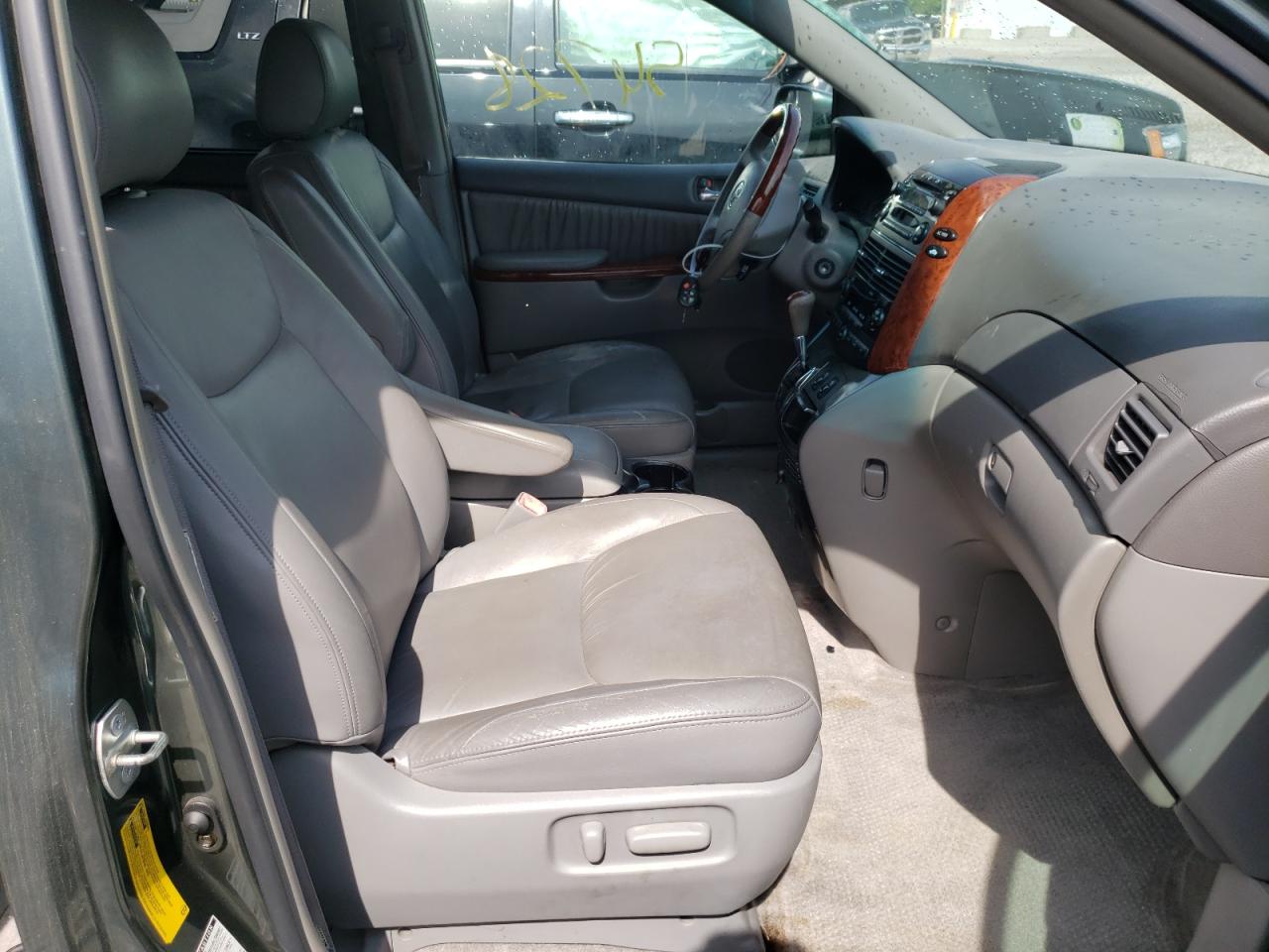 Photo 5 from auction – 2005 TOYOTA SIENNA XLE with VIN 5TDBA22C15S037264