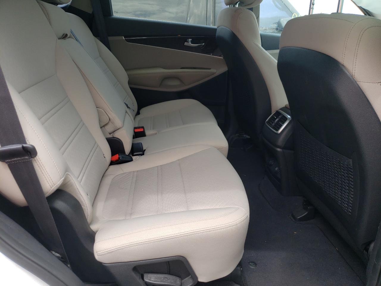 Photo 6 from auction – 2016 KIA SORENTO LX with VIN 5XYPG4A57GG085046