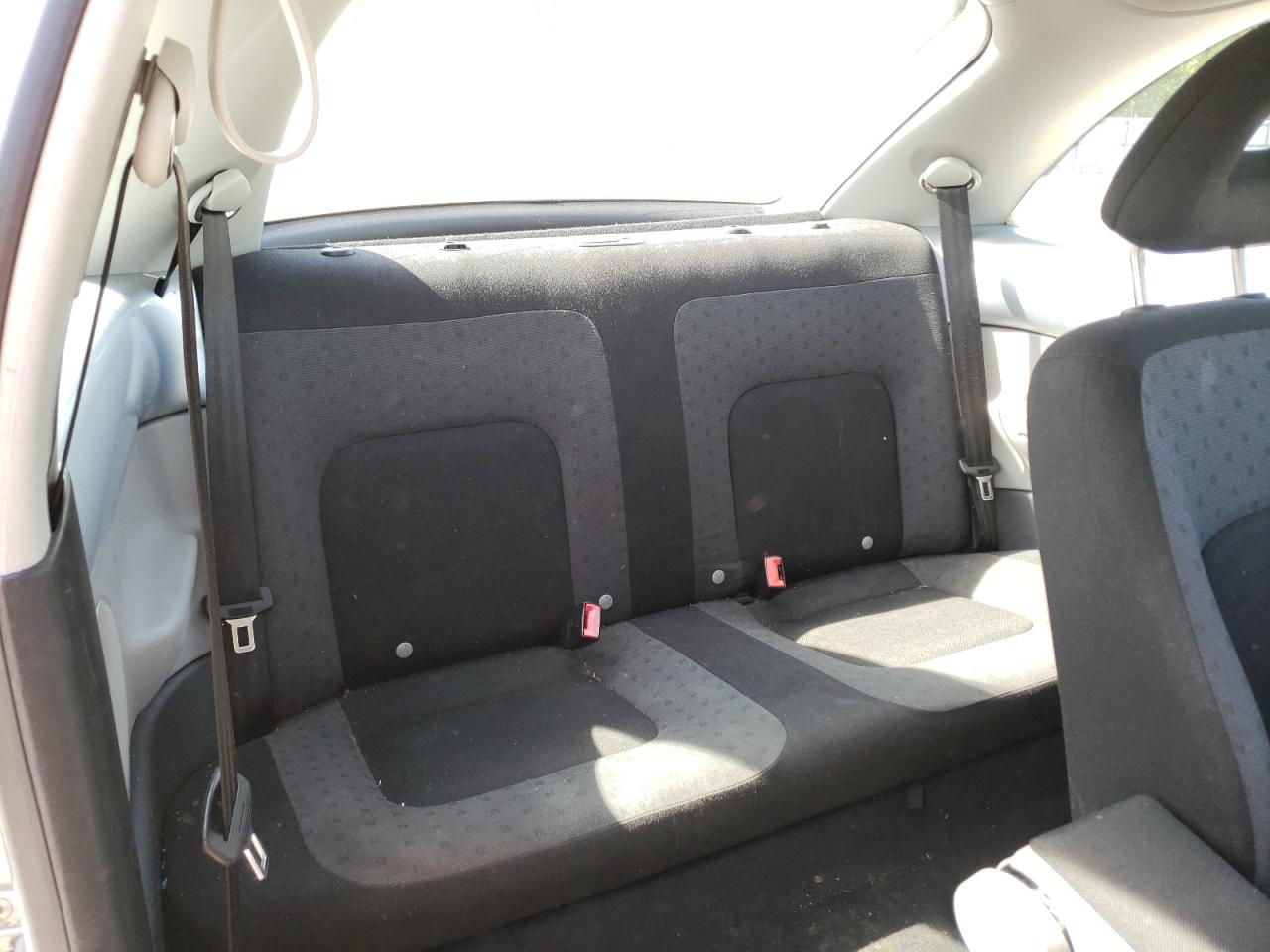 Photo 6 from auction – 2002 VOLKSWAGEN BEETLE with VIN 3VWCK21C52M402637