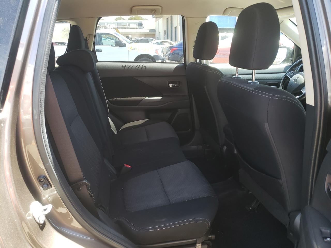 صورة رقم 6 من المزاد - 2017 MITSUBISHI OUTLANDER مع VIN JA4AD2A38HZ053429