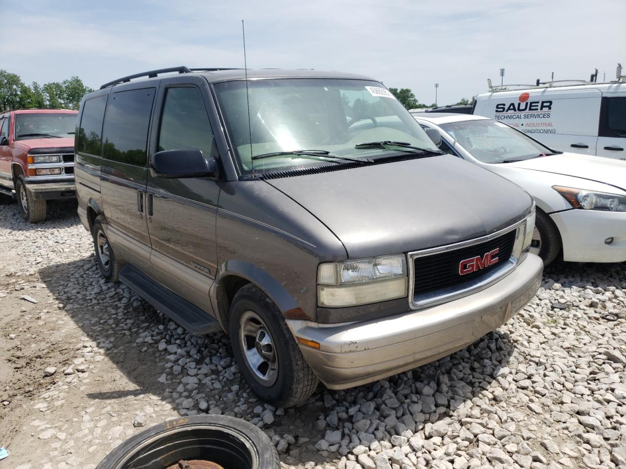 GMC SAFARI XT 2002 with VIN 1GKDM19X72B502799 - Photo from auction