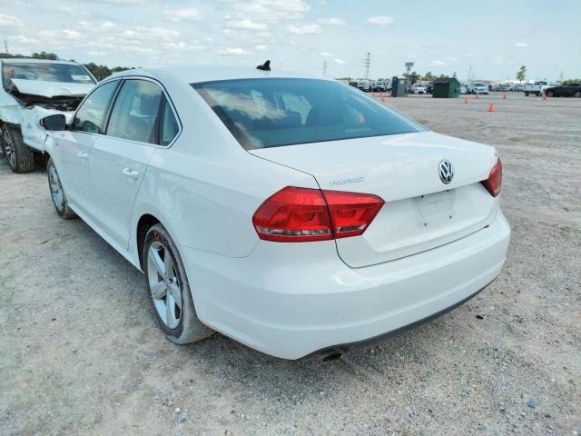 Photo 3 from auction – 2015 VOLKSWAGEN PASSAT S with VIN 1VWAT7A37FC102722