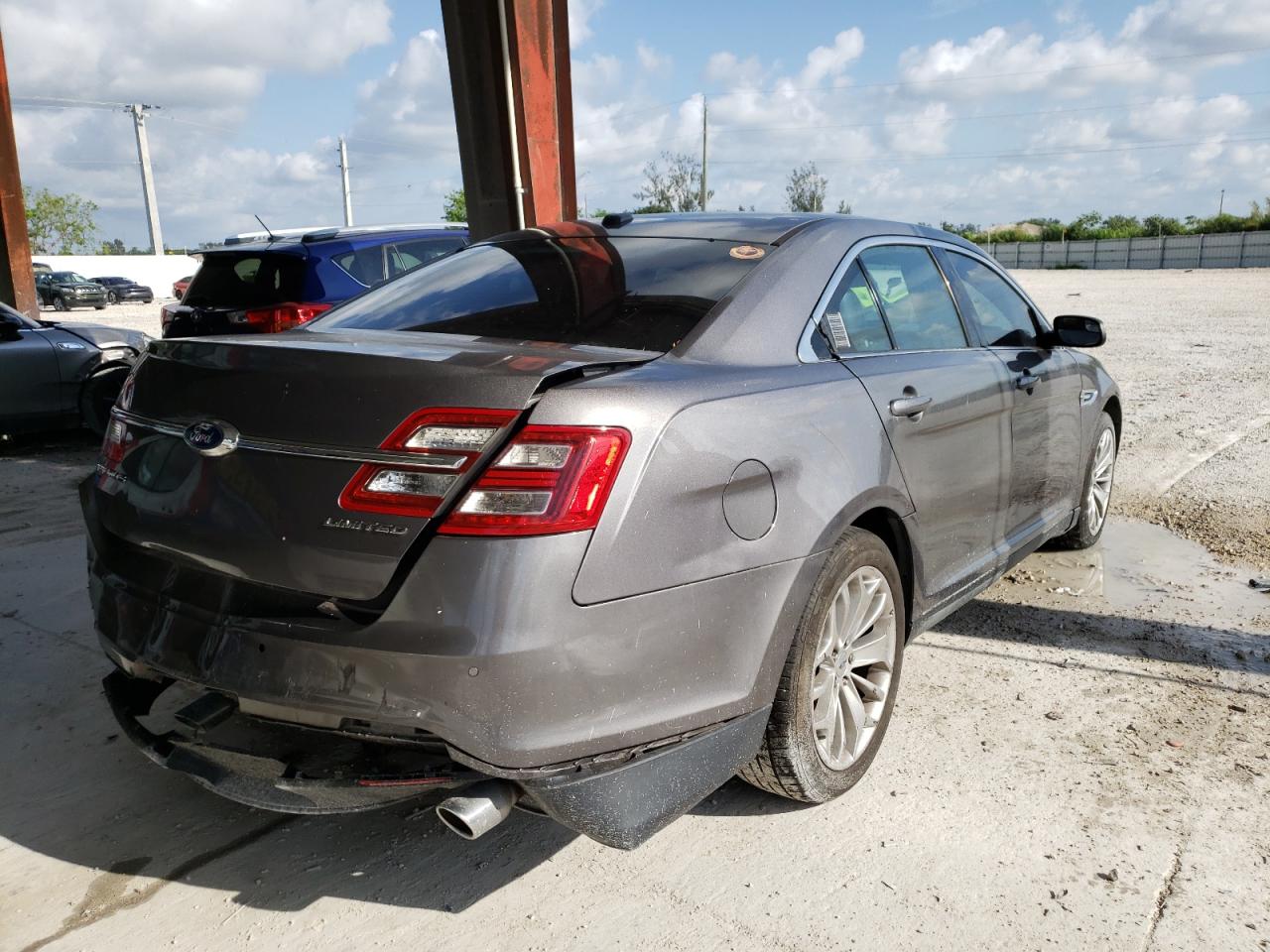 Photo 4 from auction – 2014 FORD TAURUS LIM with VIN 1FAHP2F81EG115525