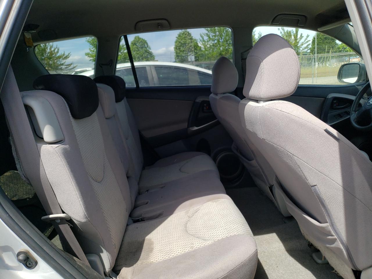 Photo 6 from auction – 2007 TOYOTA RAV4 with VIN JTMBD33V775078679