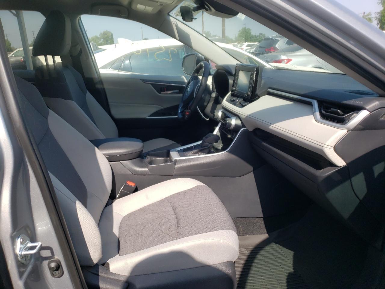 Photo 5 from auction – 2021 TOYOTA RAV4 XLE with VIN 2T3W1RFVXMC091442