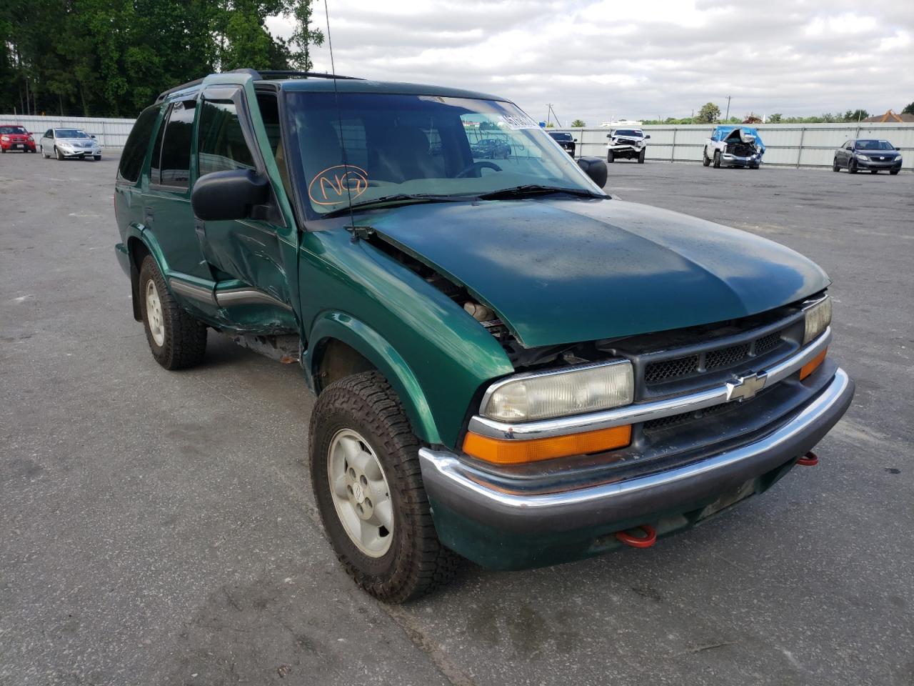 CHEVROLET BLAZER 2000 with VIN 1GNDT13W5YK264045 - Photo from auction