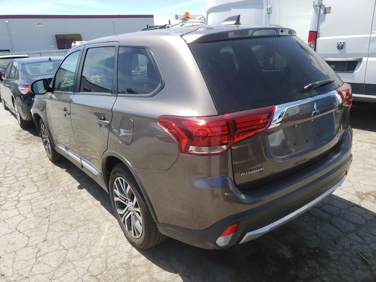 Photo 3 from auction – 2017 MITSUBISHI OUTLANDER with VIN JA4AD2A38HZ053429