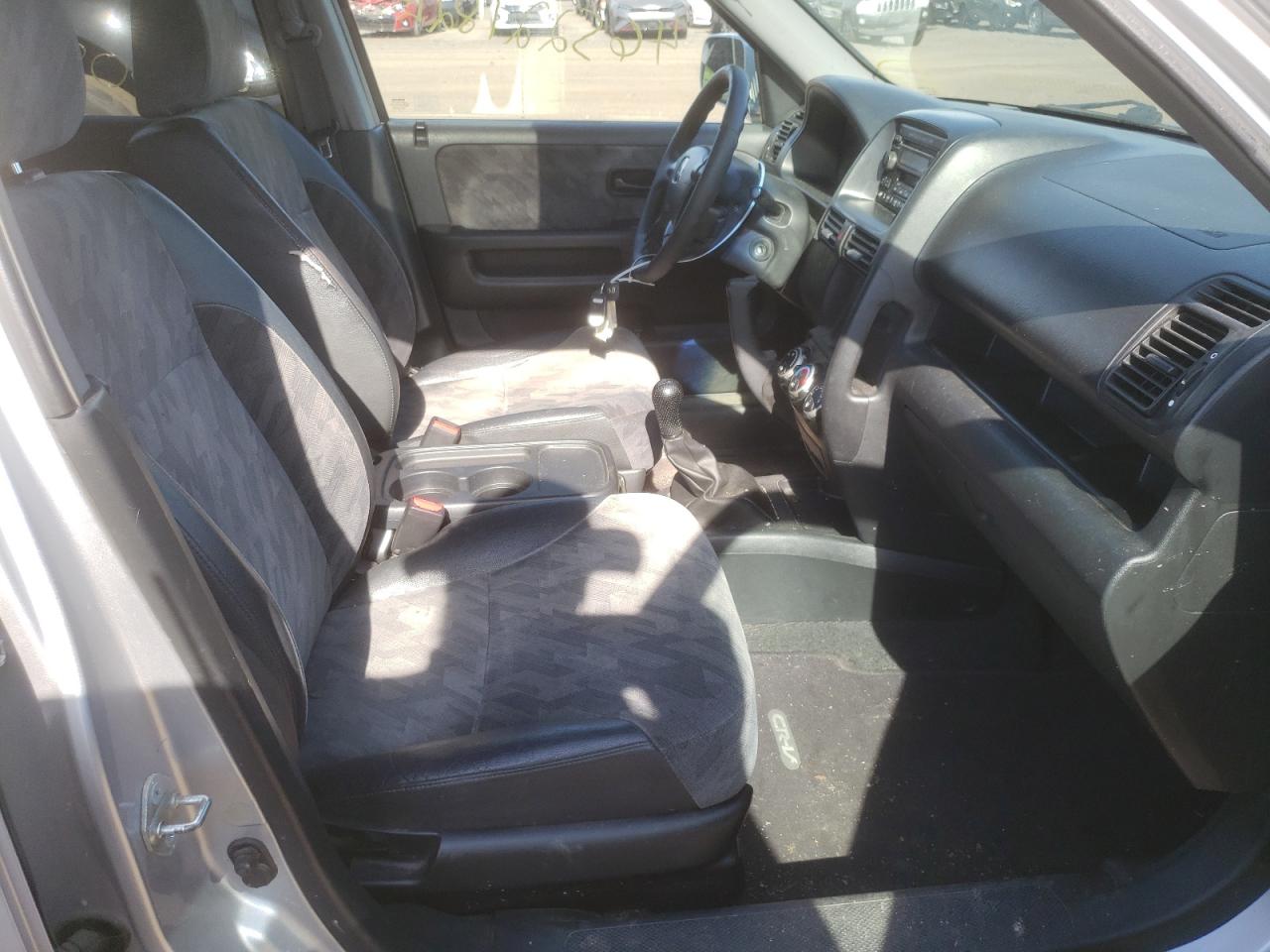 Photo 19 from auction – 2004 HONDA CR-V EX with VIN SHSRD77824U236990