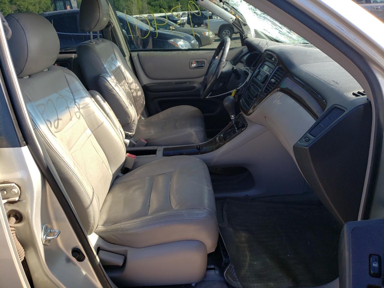 Photo 19 from auction – 2003 TOYOTA HIGHLANDER with VIN JTEGF21A430113272