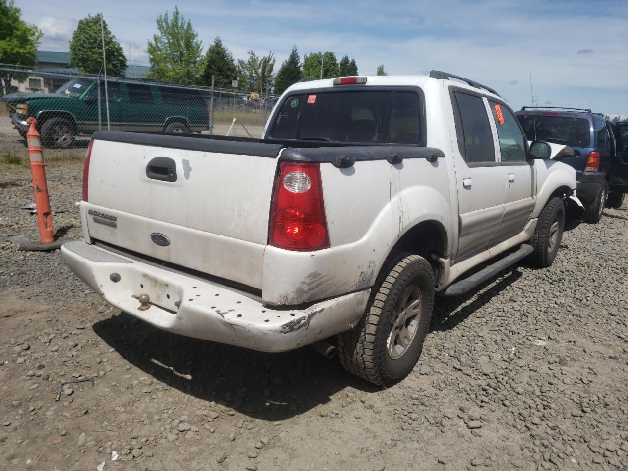 Photo 4 from auction – 2005 FORD EXPLORER S with VIN 1FMZU77K65UB80124