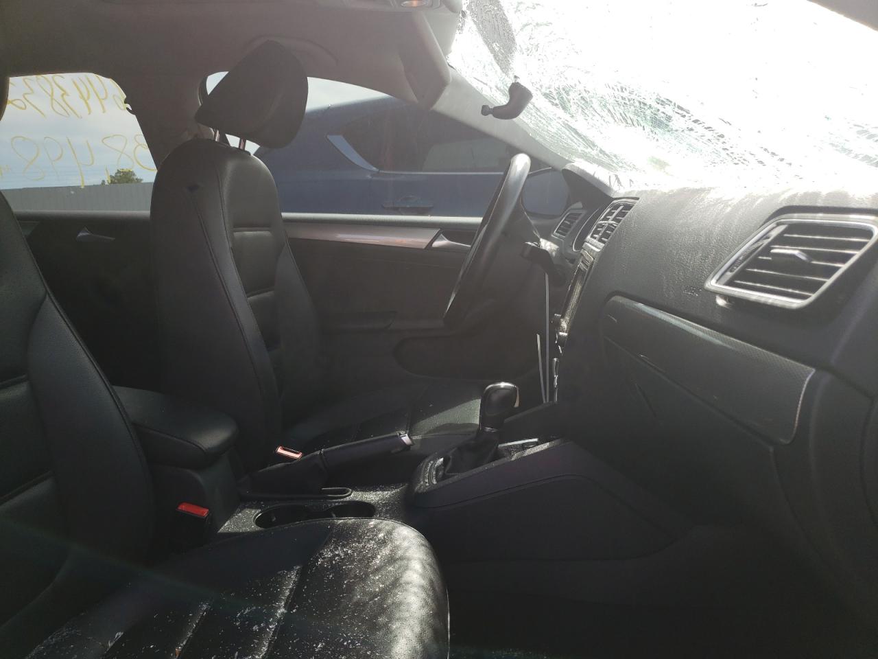 Photo 5 from auction – 2018 VOLKSWAGEN JETTA SE with VIN 3VWDB7AJ9JM215710