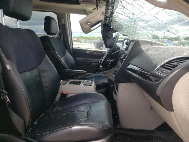 Photo 5 from auction – 2015 CHRYSLER TOWN & COU with VIN 2C4RC1GG6FR656547