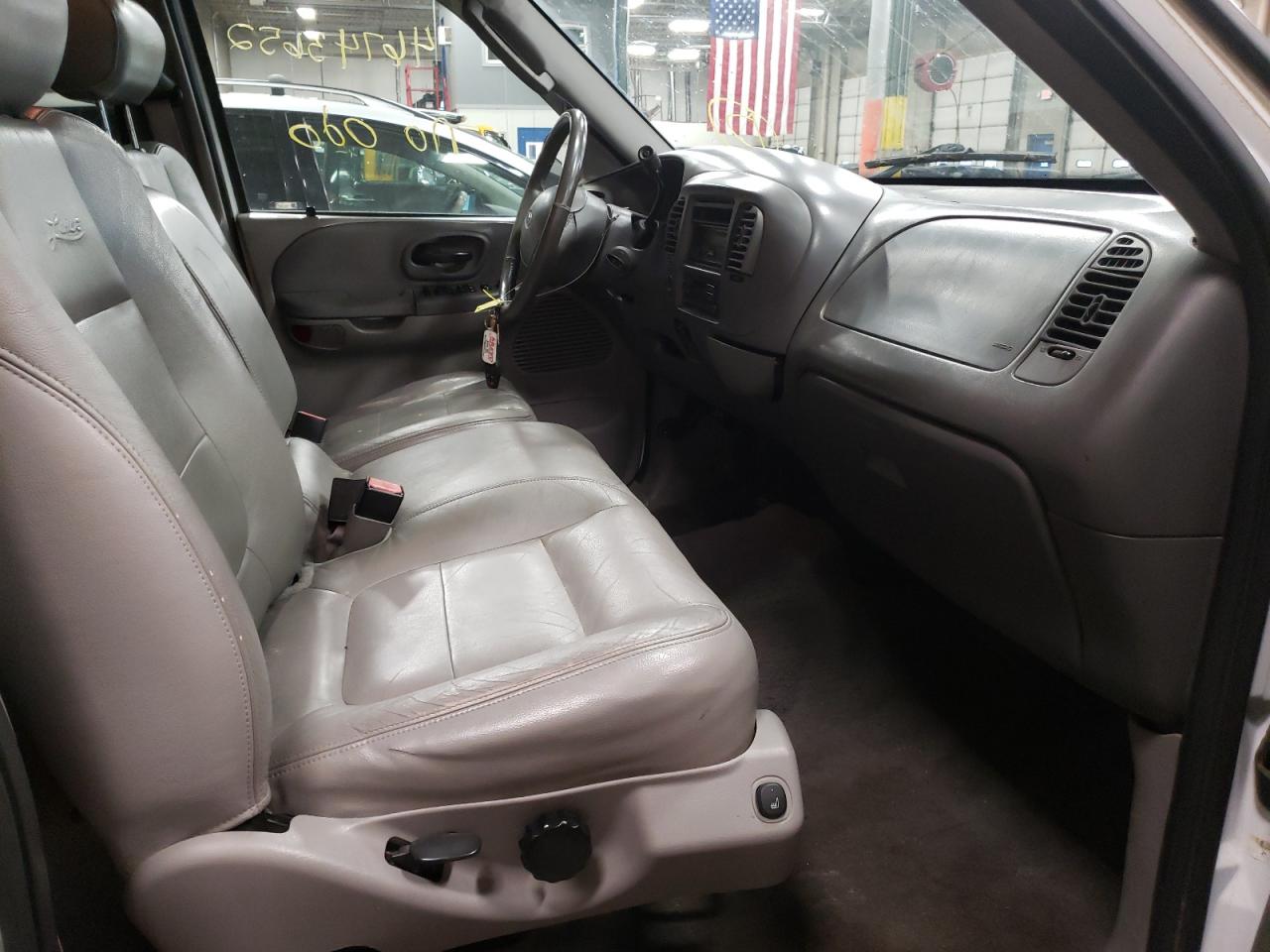 Photo 5 from auction – 2003 FORD F150 SUPER with VIN 1FTRW08L83KA81469