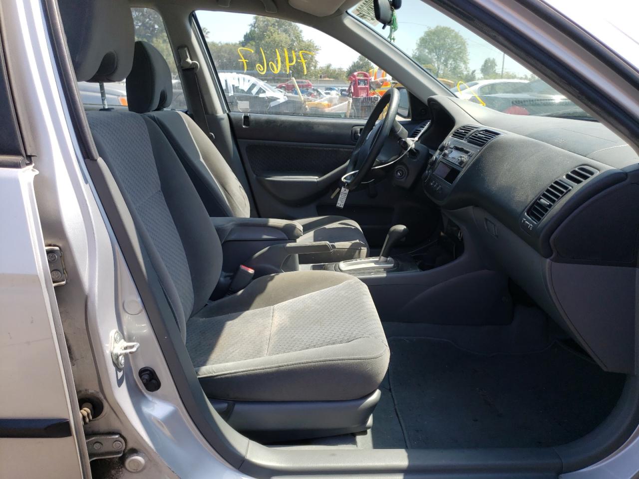 Photo 19 from auction – 2005 HONDA CIVIC with VIN 2HGES16385H604553