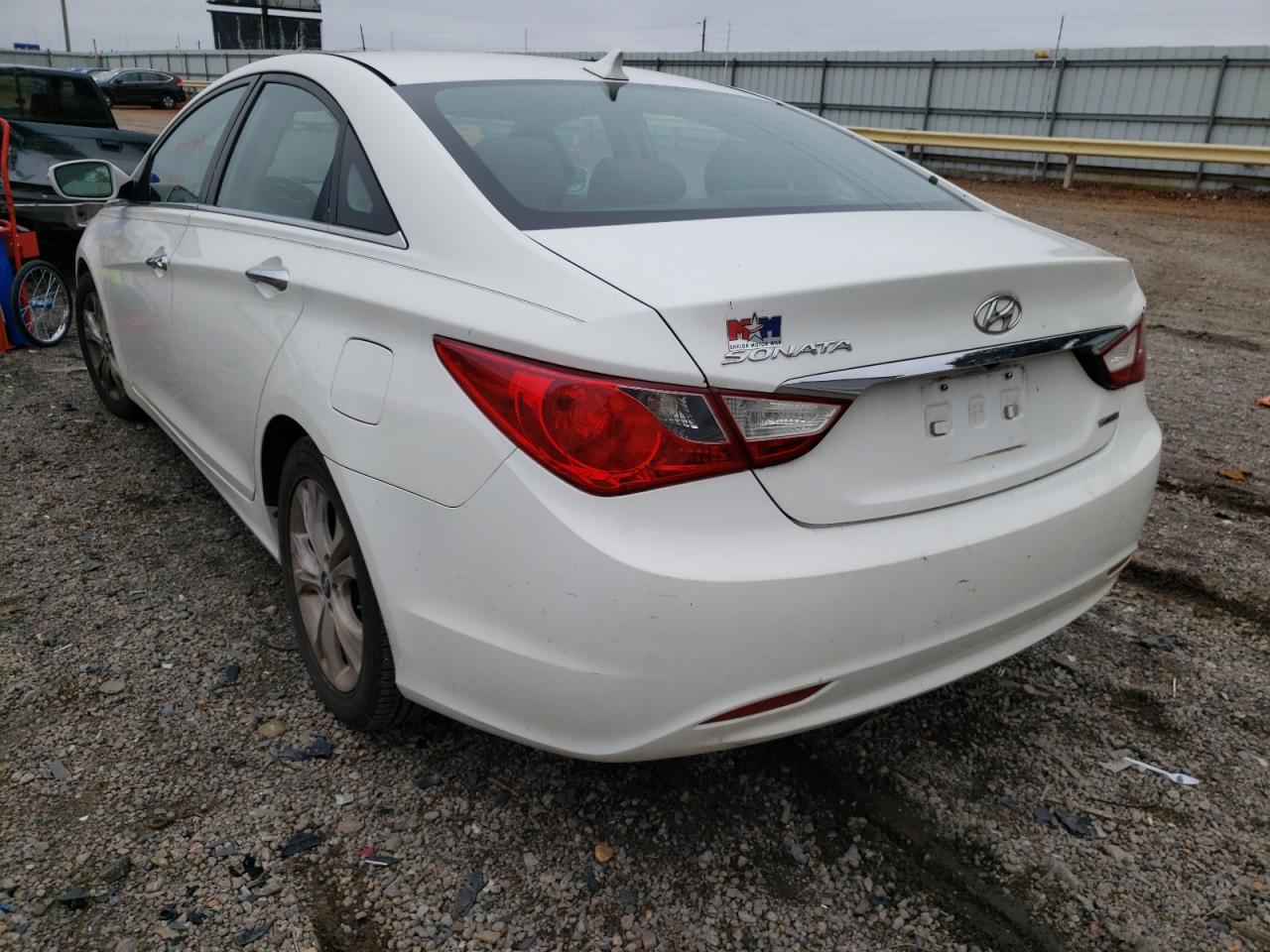 Photo 3 from auction – 2011 HYUNDAI SONATA SE with VIN 5NPEC4AC7BH038747