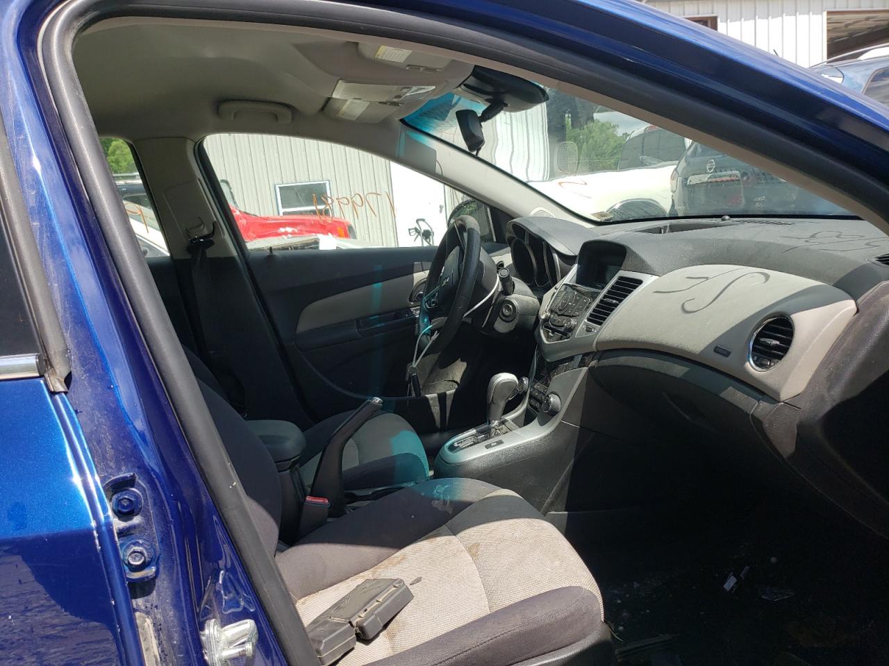 Photo 5 from auction – 2012 CHEVROLET CRUZE LS with VIN 1G1PC5SH3C7402153