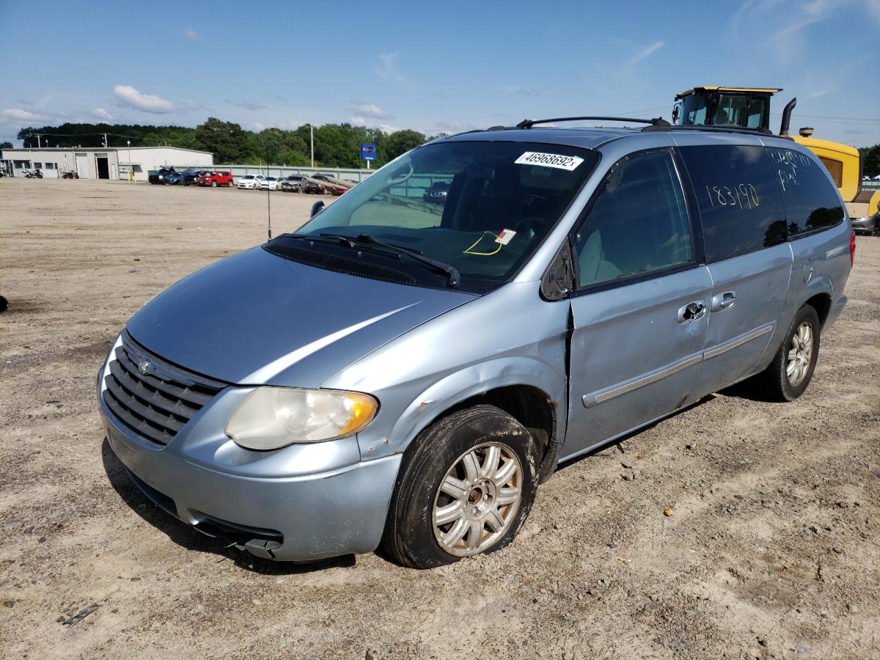 Photo 2 from auction – 2005 CHRYSLER TOWN & COU with VIN 2C4GP54L65R370278