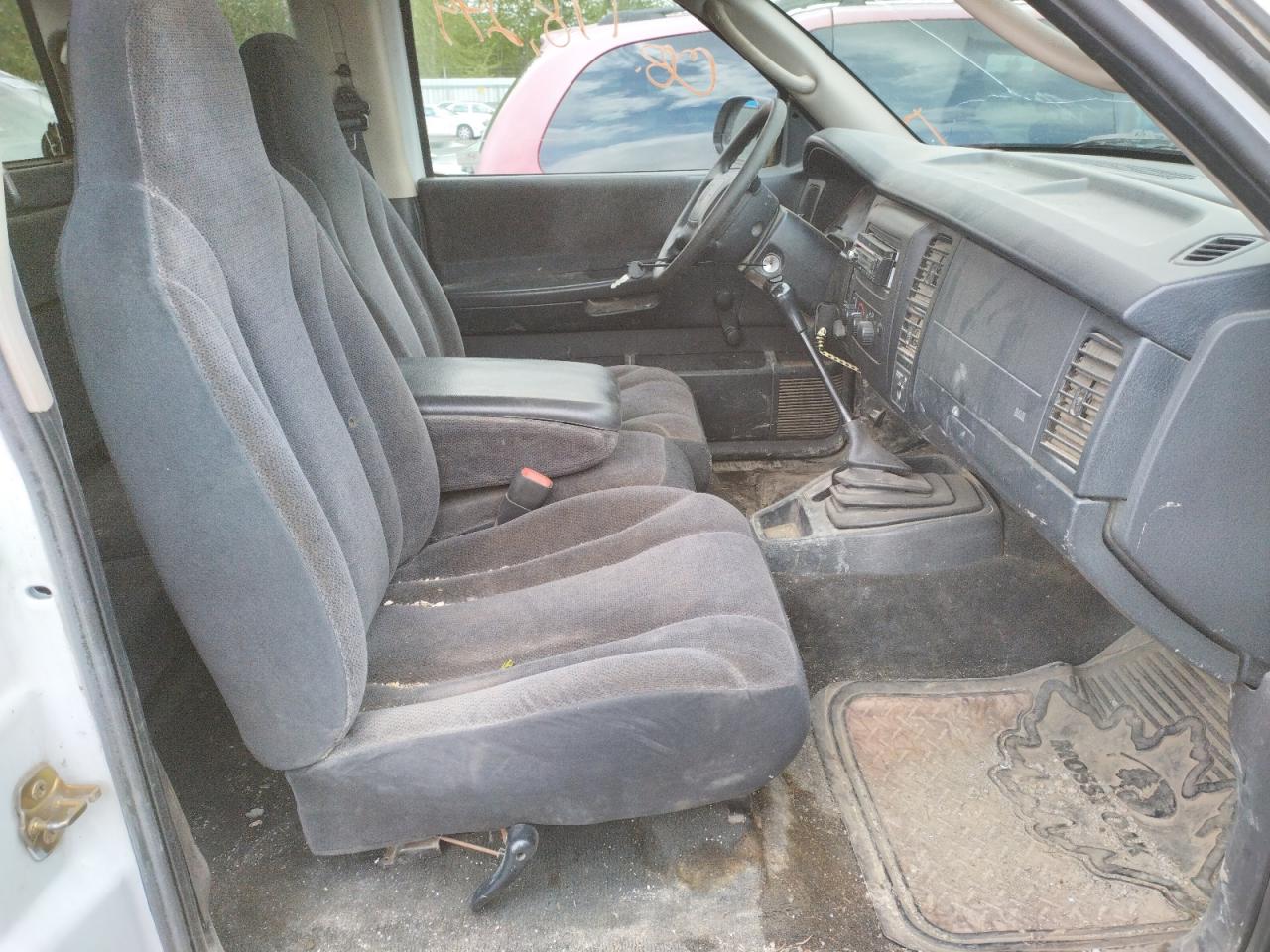 Photo 5 from auction – 2002 DODGE DAKOTA SPO with VIN 1B7GG32X02S661766