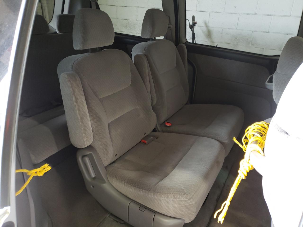 Photo 17 from auction – 2004 HONDA ODYSSEY LX with VIN 5FNRL18544B143786