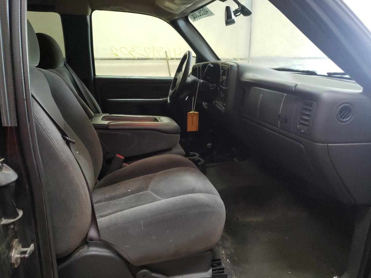 Photo 5 from auction – 2005 CHEVROLET SILVERADO with VIN 1GCEK19V25Z144348