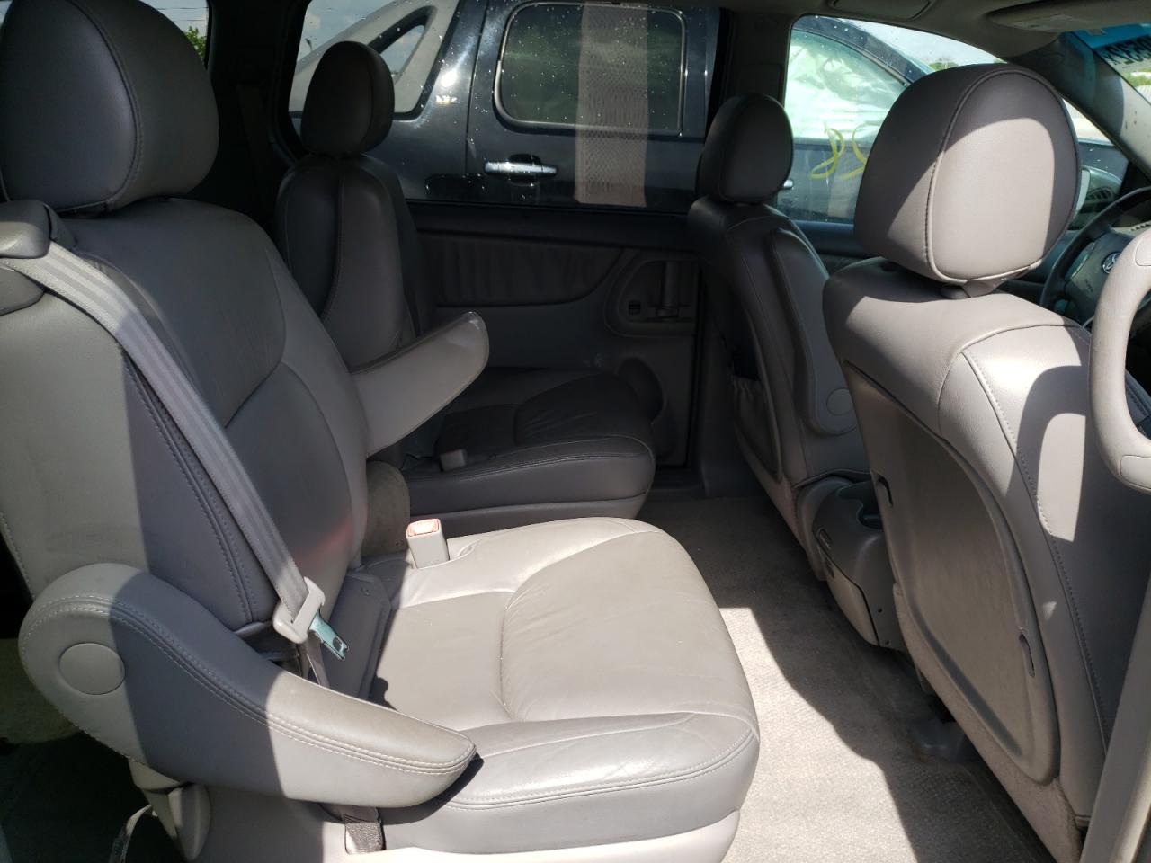 Photo 6 from auction – 2005 TOYOTA SIENNA XLE with VIN 5TDBA22C15S037264