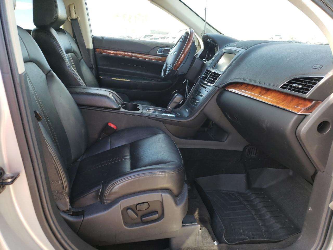 Photo 19 from auction – 2013 LINCOLN MKT with VIN 2LMHJ5AT1DBL55155