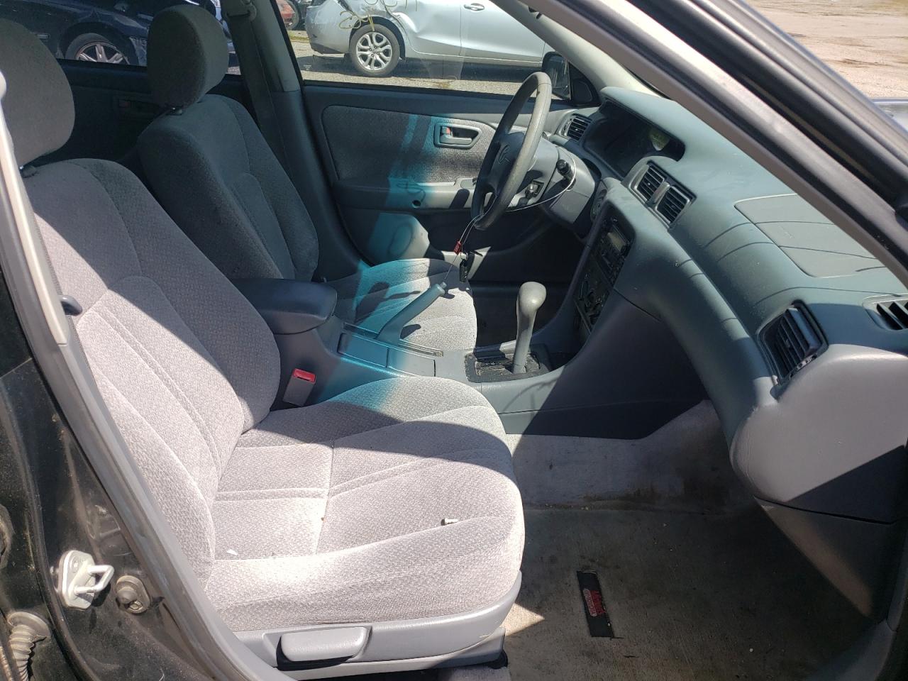 Photo 18 from auction – 2000 TOYOTA CAMRY CE with VIN 4T1BG22K6YU929429
