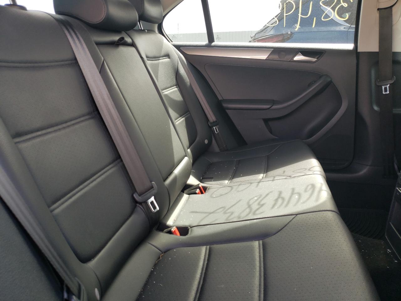 Photo 6 from auction – 2018 VOLKSWAGEN JETTA SE with VIN 3VWDB7AJ9JM215710