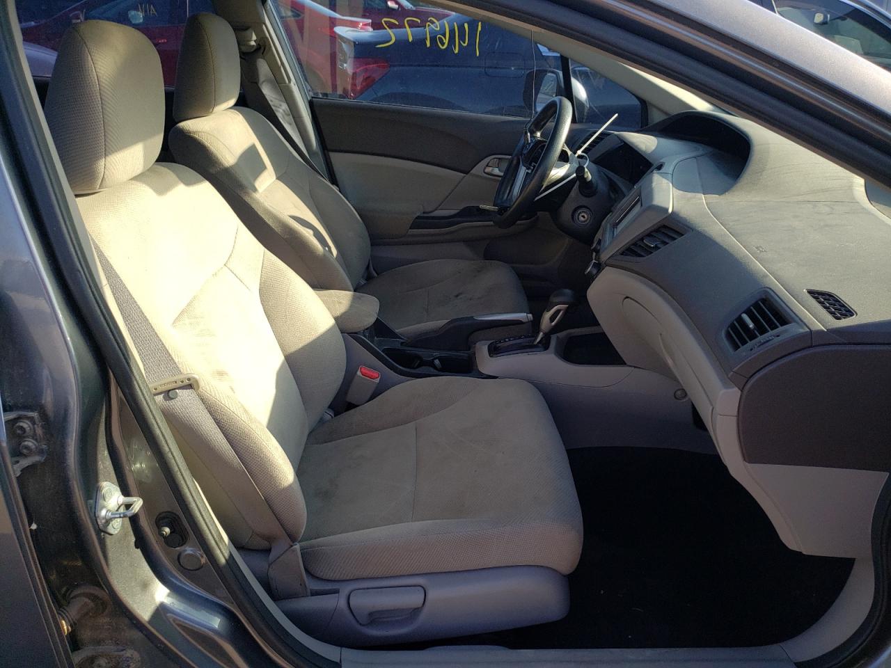 Photo 5 from auction – 2012 HONDA CIVIC LX with VIN 2HGFB2F52CH333479