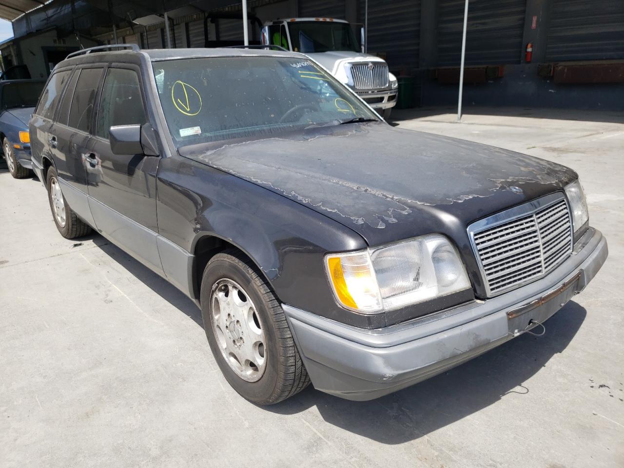 Photo 14 from auction – 1995 MERCEDES-BENZ E 320 with VIN WDBEA92E8SF317510