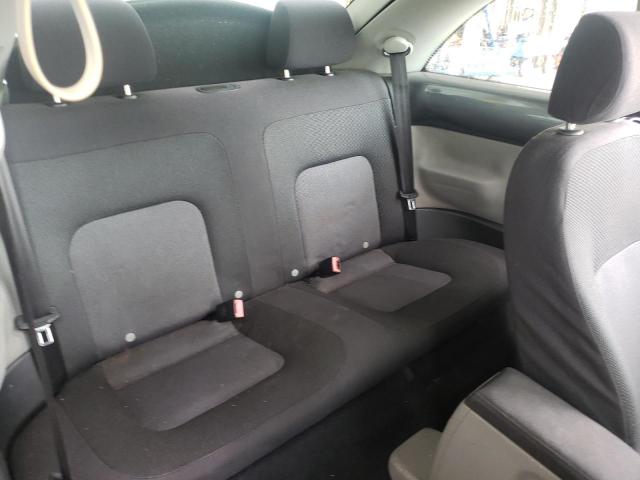 Photo 6 from auction – 2004 VOLKSWAGEN NEW BEETLE with VIN 3VWCK31C54M411010