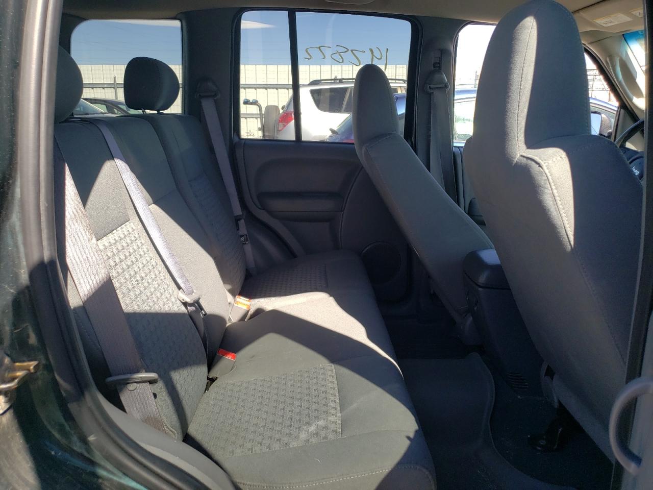 Photo 6 from auction – 2005 JEEP LIBERTY SP with VIN 1J4GL48KX5W602289