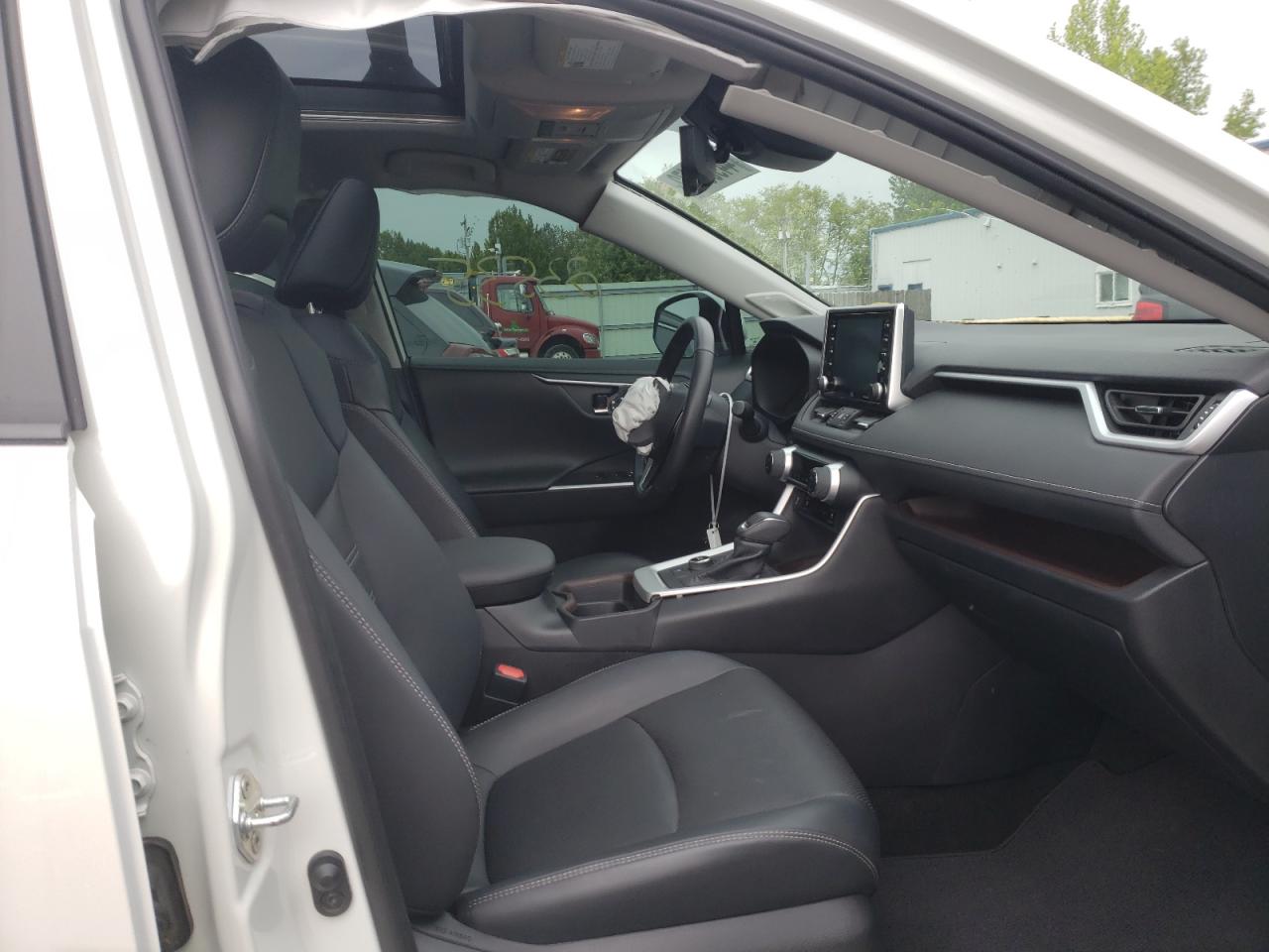 Photo 5 from auction – 2020 TOYOTA RAV4 LIMIT with VIN 4T3DWRFV8LU004983