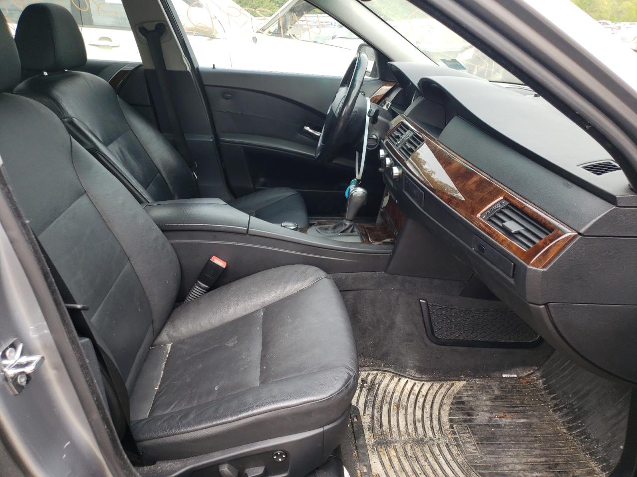 Photo 5 from auction – 2007 BMW 5 SERIES with VIN WBANF73547CY18180