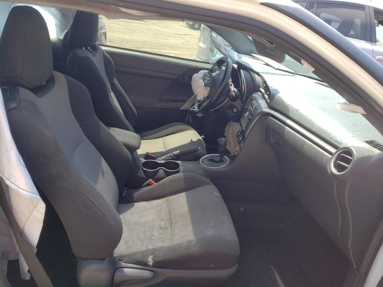 Photo 5 from auction – 2014 TOYOTA SCION TC with VIN JTKJF5C75E3082282