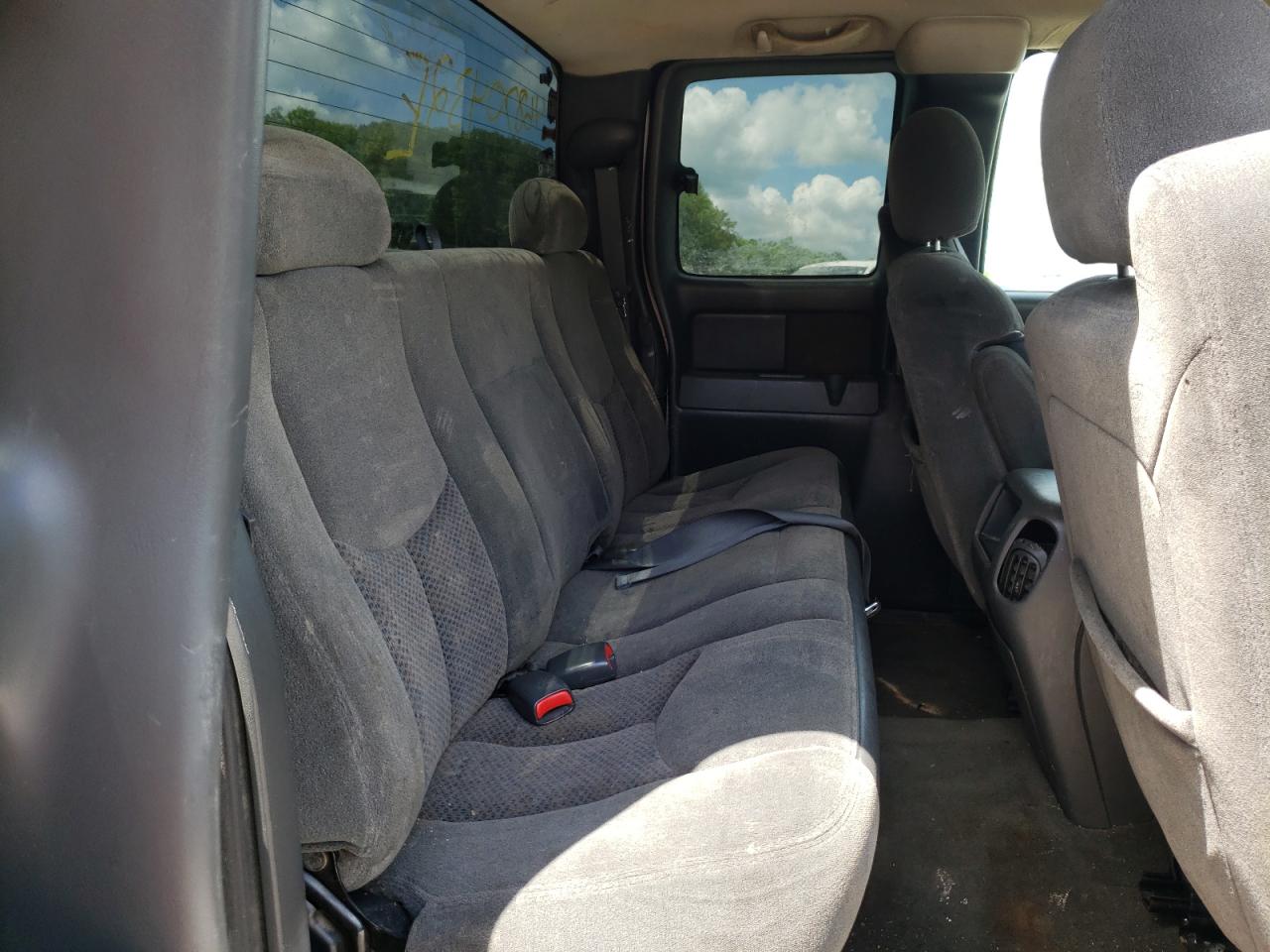Photo 6 from auction – 2005 CHEVROLET SILVERADO with VIN 1GCEK19Z85Z212896