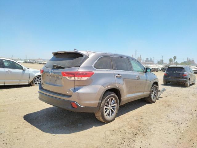 Photo 4 from auction – 2019 TOYOTA HIGHLANDER with VIN 5TDKZRFHXKS554842