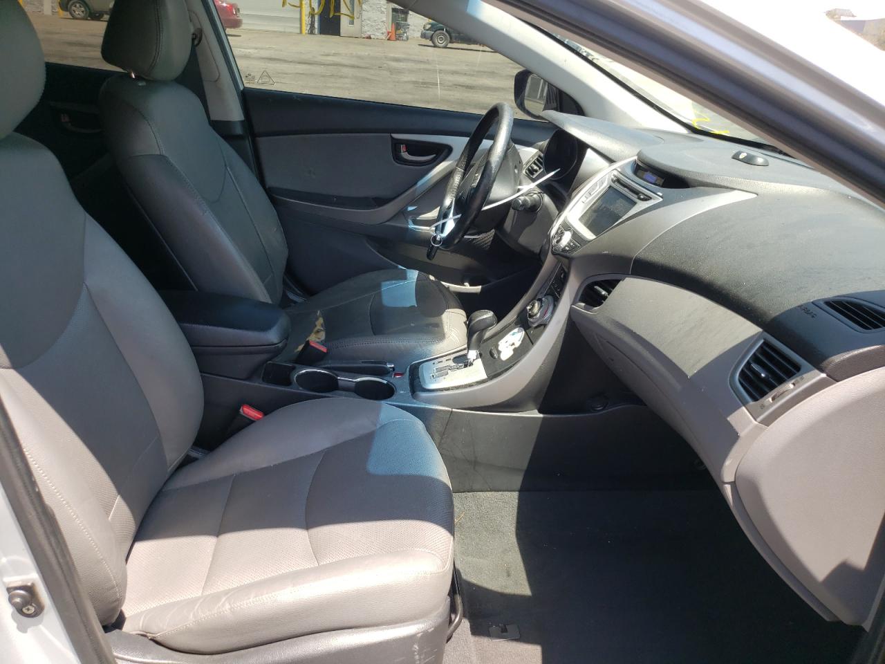 Photo 19 from auction – 2011 HYUNDAI ELANTRA GL with VIN 5NPDH4AEXBH034593