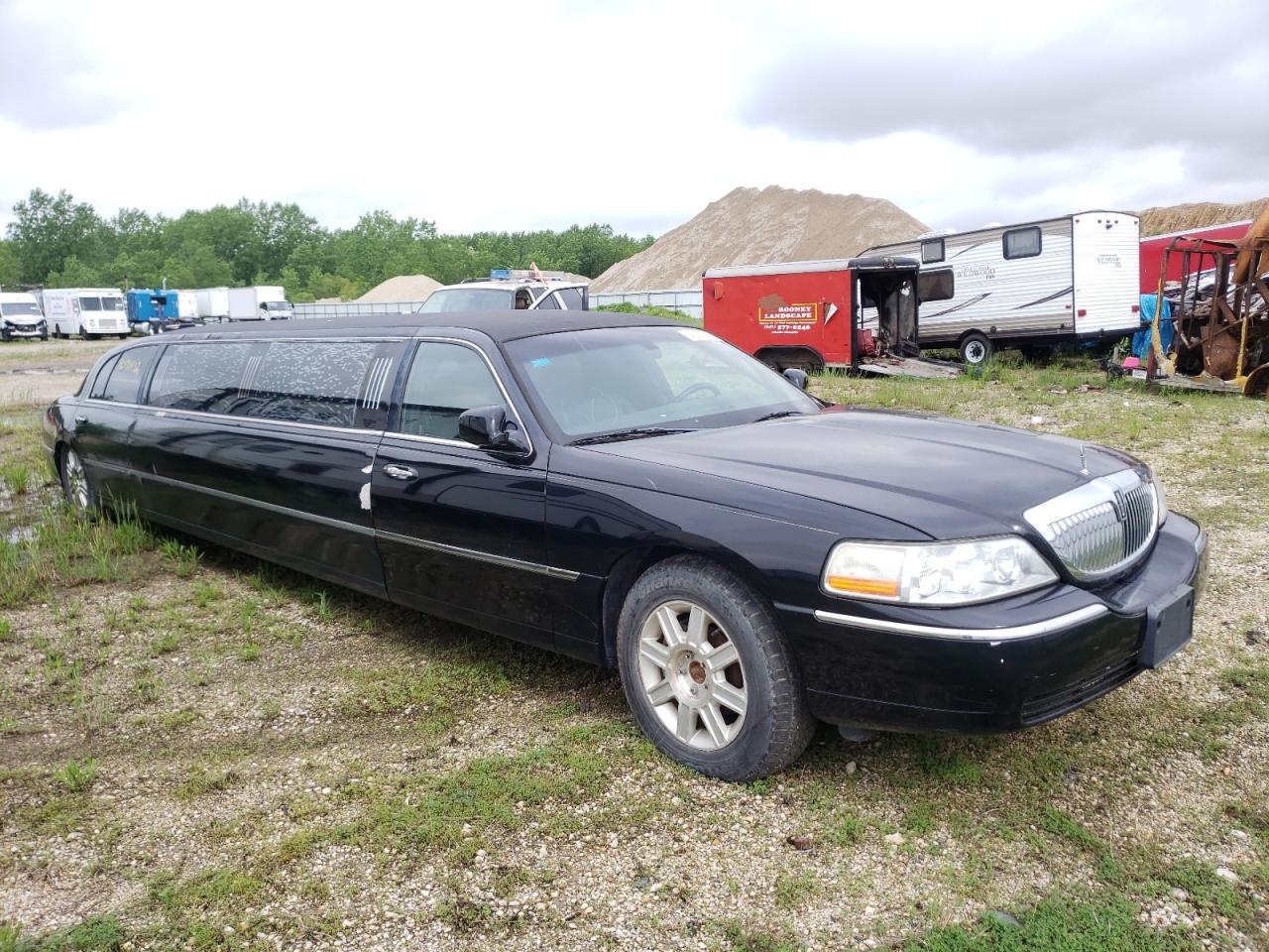LINCOLN TOWN CAR E 2011 with VIN 2L1FL8JW1BX751256 - Photo from auction